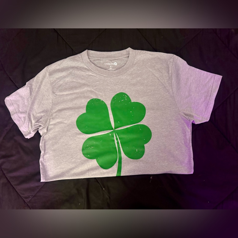 NWOT-Gray Shamrock Tshirt-XL
